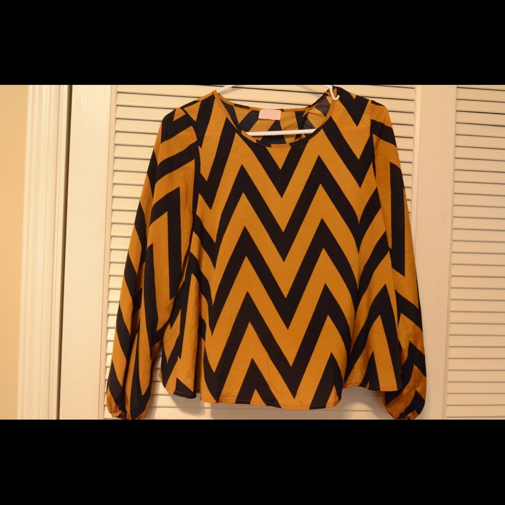 💰3 for $20💰 Audrey 3+1 open back blouse